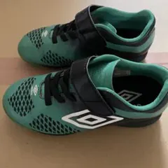 Umbro フットサルシューズ 緑/黒　JP17