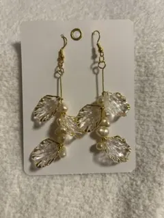 シェル風クリアパーツ×パールのロングピアス｜上品 揺れ感 ゴールドアクセサリー