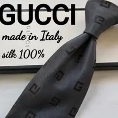 GUCCI ダーク グレー ネクタイ シルク100%　ロゴ　ドット