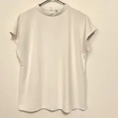 ユニクロ　UNIQLO　クレープジャージースタンドカラーTシャツ　Mのサムネイル