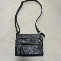 黒い花柄ショルダーバッグ