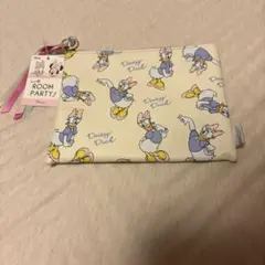新品　PLAZA デイジーダック 合皮製　フラットポーチ
