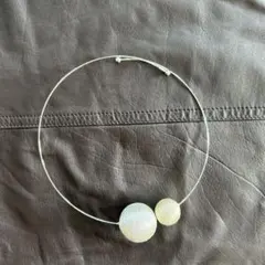 布製球体装飾のワイヤーチョーカー