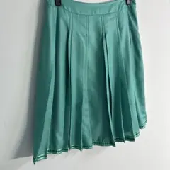 エメラルドグリーン　プリーツスカート