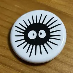 となりのトトロ　まっくろくろすけ　缶バッジ