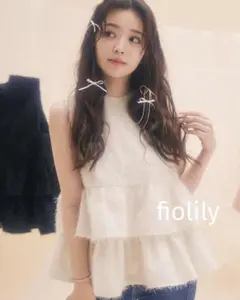 fiolily スパークリングペプラムスリーブレストップス キラキラ