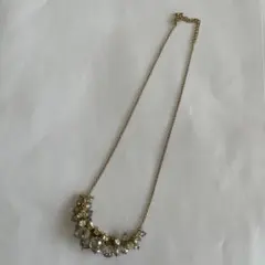 クリスタルビーズ装飾のネックレス