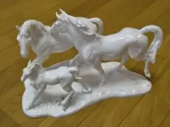 ノリタケ　陶器製 ホワイト馬の置物 3頭