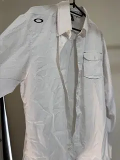 Oakley ホワイト シャツ メンズ