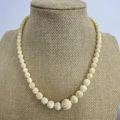 アイボリー ボール型ビーズ ネックレス　素材？