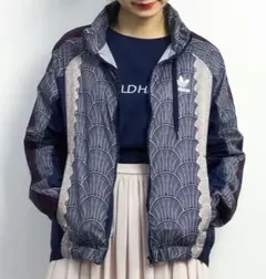 adidas Originals ウインドブレーカー 貝殻模様　Mサイズのサムネイル