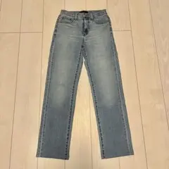 スリムストレートハイライズジーンズ