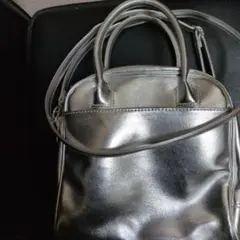 メタリックシルバーショルダーバッグ