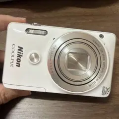 早めに発送　今日限定価格！Nikon COOLPIX ホワイト S6900のサムネイル
