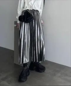 美品⭐︎ ジーナシス　グリッタープリーツスカート　シルバー　メタリック　Fサイズのサムネイル