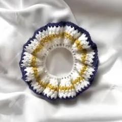 シュシュ ハンドメイド 編み物 かぎ針編み 白 黄色 ネイビー ヘアゴム フリル