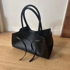 【ほぼ新品✨】フロントベルトワイドトートバッグ　Mila Owen