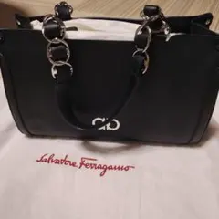 美品　Salvatore Ferragamo ブラック ハンドバッグ