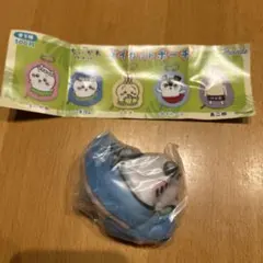 映画館ちいかわ人魚の島のひみつ　ガチャガチャ　ハチワレ　ダイカットポーチ