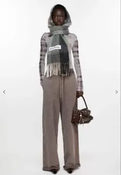 Acne Studiosのマフラーのサムネイル