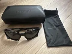 BALENCIAGA サングラス ブラック ケース付きのサムネイル