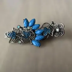 青い花モチーフのヘアークリップ　アクセサリー