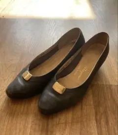 Salvatore Ferragamo パンプス ヴァラ金具のサムネイル