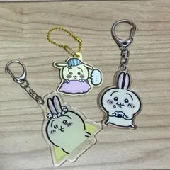 ちいかわ　うさぎ　アクリルキーホルダー　ラバーキーホルダー