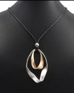 ツイストデザイン ネックレス シルバー ゴールド