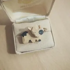 レトロ　木製　牛さんのブローチ
