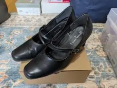 【少しお値引きしました♪】ストラップ付きブラックパンプス