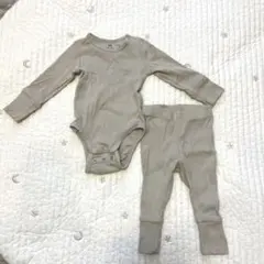 H&M オーガニックコットン ベージュロンパースとパンツセット