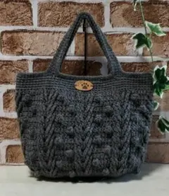 ハンドメイド毛糸バッグ(パプコーンとケーブル編み　ブラック　革タグ付)