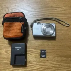 FUJIFILM FinePix F100シルバー 動作確認済 付属品ありのサムネイル
