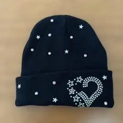 ストーン装飾の黒ニット帽