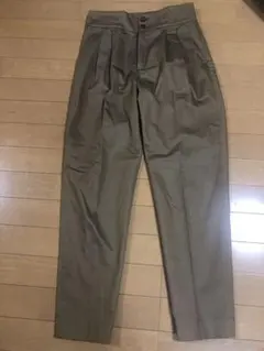 テーパードパンツのサムネイル