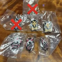 ツイステ ピンバッジ 寮章