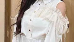 オフショルダー フリル ホワイトシャツ