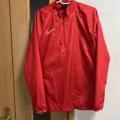 Nike レッド ウィンドブレーカーお値下げ