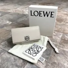 新品未使用 LOEWE グレー レザー キーケース アナグラム キーケース（ペブルグレインカーフ） グレー - LOEWE
