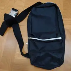 斜め掛けバッグ　黒　男性　女性