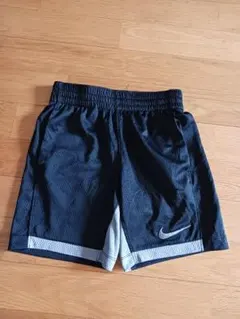 NIKE　dryFIT　ショートパンツ　スポーツウエア　XS
