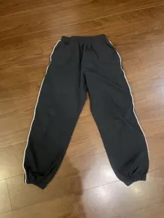 黒 サイドライン ロングパンツ 140サイズ
