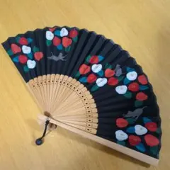 椿　猫　扇子　黒　ネコ