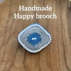 フェルト生地 ビーズ 刺繍ブローチ