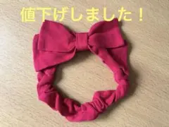 赤いリボン付きヘアバンド