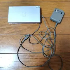 Nintendo DS Lite シルバー 本体 充電器付き　ジャンク品