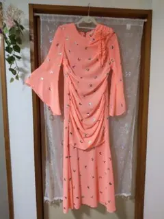 美品☆日本製☆蝶柄刺繍の コーラルピンクのドレス☆カラオケ·ステージ衣装のサムネイル