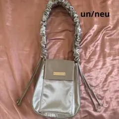 un/neu ギャザー サテン フラップ2WAYショルダーバッグ