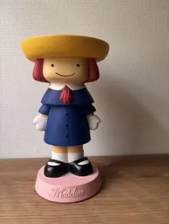 《貴重レア》マドレーヌちゃん　貯金箱 フィギュアのサムネイル
